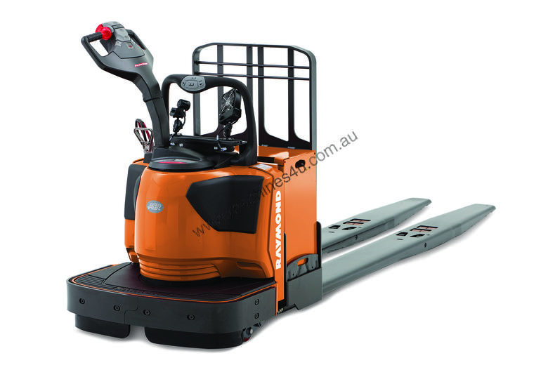 caption Toyota 8410 Series Pallet Trucks