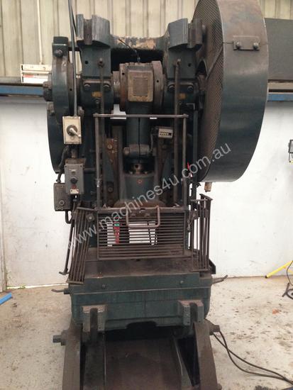 caption John Heine 206AG series 3 60Ton Inclinable Power P