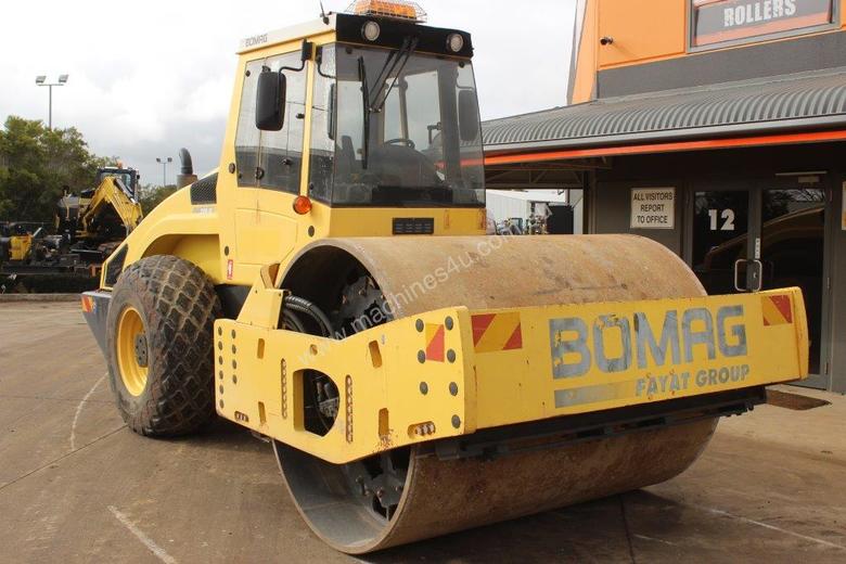 caption BOMAG BW219D-4 VIBRATING SMOOTH ROLLER
