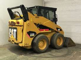CATERPILLAR 232B AIR-CONDITIONED SKID STEER LOADER - picture2' - Click to enlarge