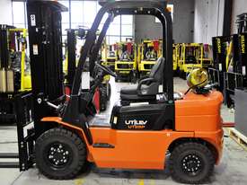 2.5T Counterbalance Forklift - Utilev UT25P - picture1' - Click to enlarge