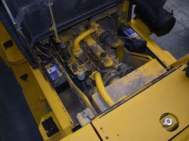 Komatsu 135-5 13.5T Fork Truck - picture1' - Click to enlarge
