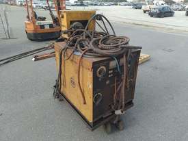 Chemetron DC-600-CVT Welder - picture0' - Click to enlarge