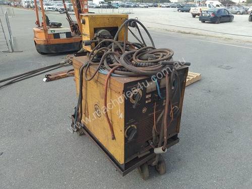 Chemetron DC-600-CVT Welder