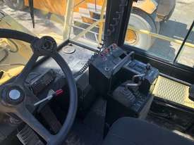 FORKLIFT HYSTER TARE 57 TONNE - picture2' - Click to enlarge
