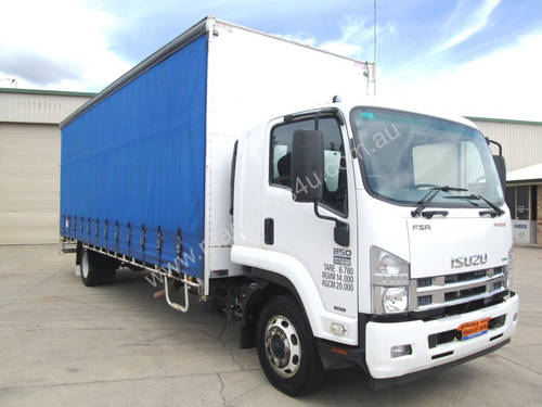 Isuzu FSR Curtainsider Truck