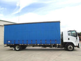 Isuzu FSR Curtainsider Truck - picture2' - Click to enlarge