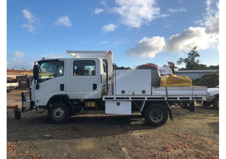 used 2009 isuzu nps300 service trucks in , - listed on