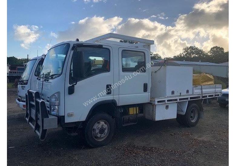 caption Isuzu NPS300 Service Truck 4x4 Crew Cab