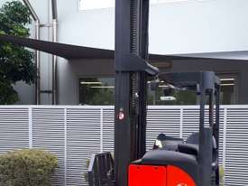 Used Forklift:  R20DD Genuine Preowned Linde 2t - picture0' - Click to enlarge