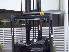 Used Forklift:  R20DD Genuine Preowned Linde 2t - picture0' - Click to enlarge