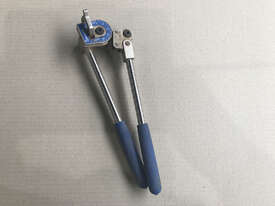 Swagelok Hand Tube Bender 1/4 in Tube OD, 3/4 in. Bend Radius MS-HTB-4 - picture0' - Click to enlarge