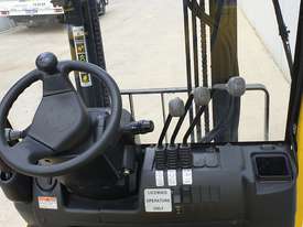 1.8T LPG Counterbalance Forklift - picture2' - Click to enlarge