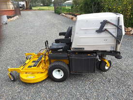 Commercial Lawnmower - picture0' - Click to enlarge