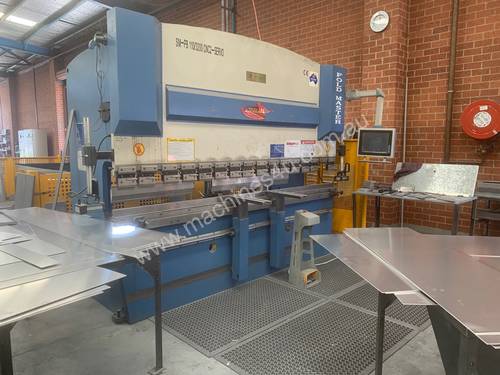 Steelmaster 3200mm x 110Ton CNC Pressbrake with Touch Screen Graphical Controller