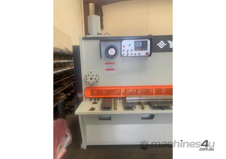 caption SHAW - YSD HGNK 3100 x 8mm Pneumatic Sheet Supports VR Guillotine