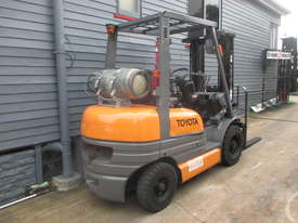 Toyota 2.5 ton Container Mast Used Forklift  #1503 - picture2' - Click to enlarge