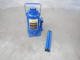 LOT # 0004 -- Unused Bottle Jack 30 Ton - picture0' - Click to enlarge