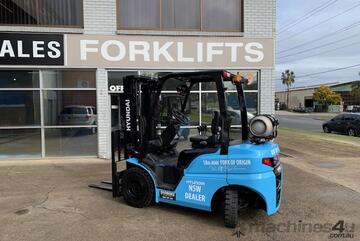   Hyundai Forklift for Sale!