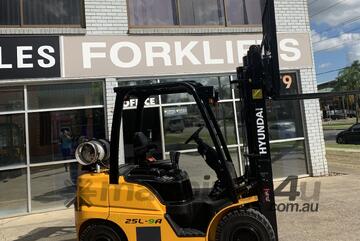   Hyundai Forklift for Sale!