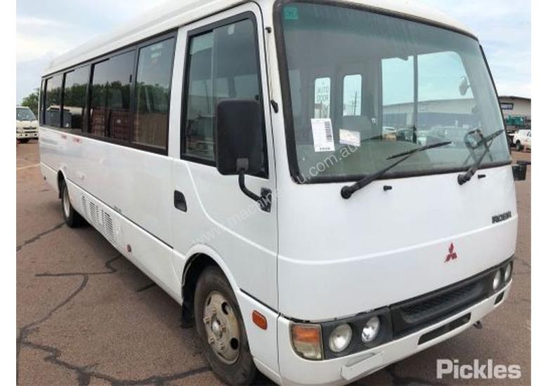 caption 2004 Mitsubishi ROSA BUS
