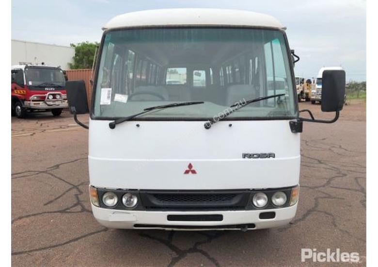 caption 2004 Mitsubishi ROSA BUS