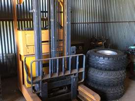 Komatsu 1800kg Electric Forklift - picture0' - Click to enlarge