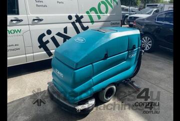 Tennant   5700 Scrubber Tennant   5700 Scrubber