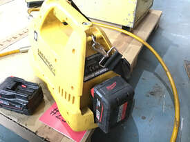 Enerpac 28 Volt Cordless Hydraulic Pump Porta Power Battery  XC1202M - picture2' - Click to enlarge