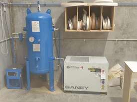 Scroll Air Compressor OX 4 inclusive of Tank, Dryer and air lines - picture0' - Click to enlarge