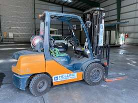 Toyota LPG Forklift - picture0' - Click to enlarge