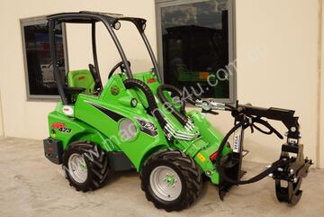 Avant 423 Articulated Mini Loader w Telescopic Boom and Log Grab