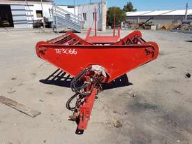 HAY FEED OUT WAGON - TWIN FEEDER - picture0' - Click to enlarge