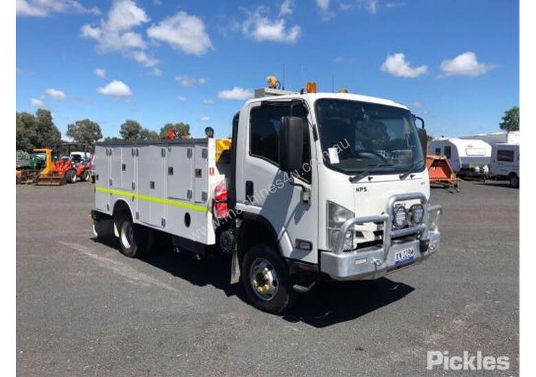 caption 2018 Isuzu NPS