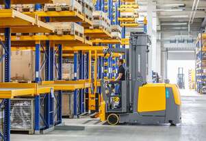 JUNGHEINRICH EKX 516k Electric Order Picker/Tri-lateral Stacker