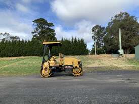 Caterpillar CB-334E Smooth Drum Vibrating Roller  - picture0' - Click to enlarge