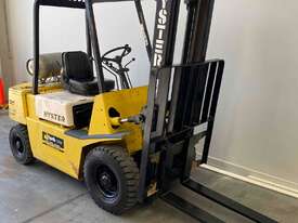 Hyster 2.5 lpg forklift low mast - picture0' - Click to enlarge