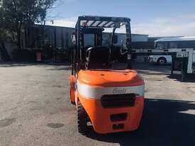New Diesel Forklift in Stock Linde Baoli - picture0' - Click to enlarge