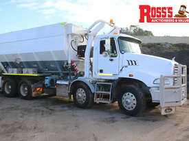 Mack Granite CMMR Spreader Truck - picture0' - Click to enlarge