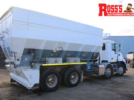 Mack Granite CMMR Spreader Truck - picture1' - Click to enlarge