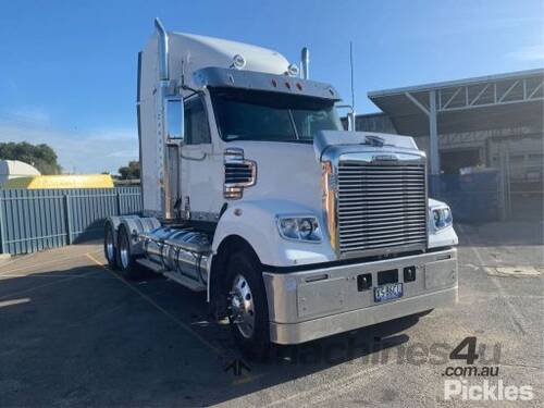 2019 Freightliner Coronado 114