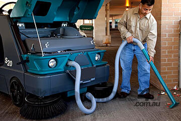 TENNANT - S20 Compact Mid-sized Ride-on Sweeper