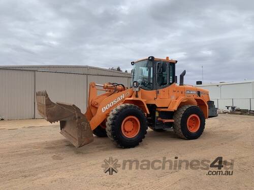 2008 Doosan DL200 Front End Loader