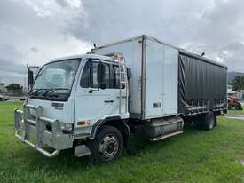 2001 Nissan UD PKA220 single axle fridge / Pantech Tail lifter Truck - picture0' - Click to enlarge