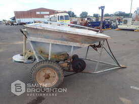 TRACTOR DRAWN SPREADER - picture0' - Click to enlarge