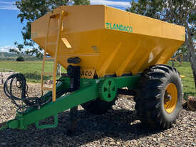 Landaco TS10000 Fertilizer/Manure Spreader Fertilizer/Slurry Equip - picture0' - Click to enlarge