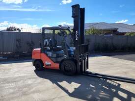 Toyota Forklift 3.5T With Tyne Positioners - picture0' - Click to enlarge