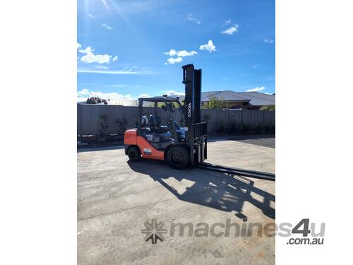 Toyota Forklift 3.5T With Tyne Positioners