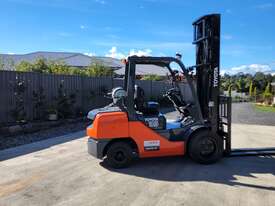 Toyota Forklift 3.5T With Tyne Positioners - picture1' - Click to enlarge