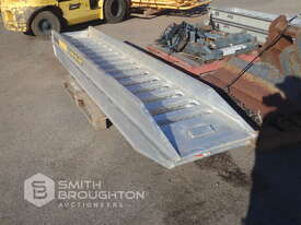 DIGGA LRU823550 9 TONNE ALUMINIUM LOADING RAMPS - picture0' - Click to enlarge